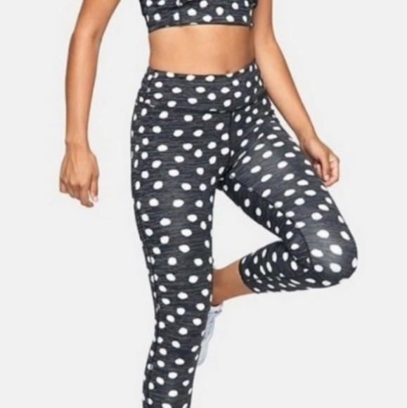 NWOT Outdoor Voices 3/4 Leggings - Picture 2 of 8